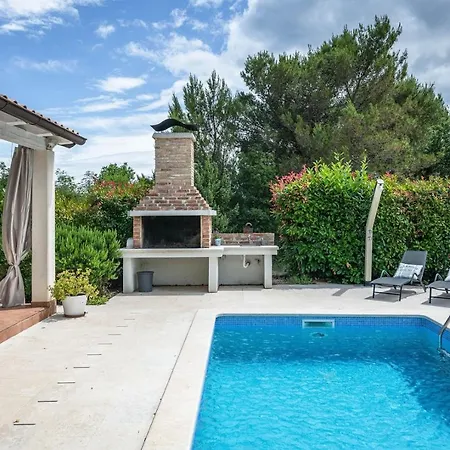 Nyaraló Spacious House / Pool / Jacuzzi / Playground / 6+2 Rakalj