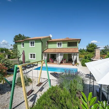 Spacious House / Pool / Jacuzzi / Playground / 6+2 Дом отдыха Rakalj