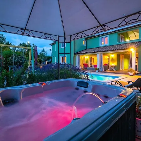 Spacious House / Pool / Jacuzzi / Playground / 6+2 Nyaraló