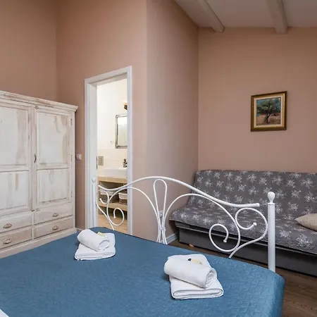 Nyaraló Spacious House / Pool / Jacuzzi / Playground / 6+2 *