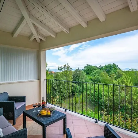 Spacious House / Pool / Jacuzzi / Playground / 6+2 *