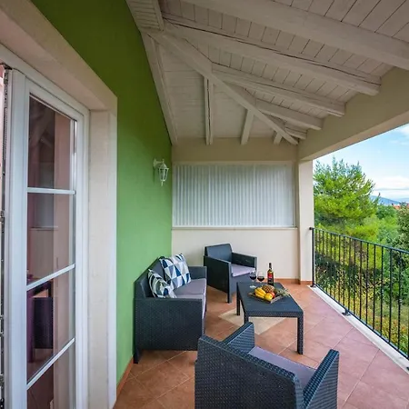 Spacious House / Pool / Jacuzzi / Playground / 6+2 Nyaraló *