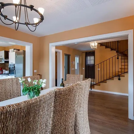 Spacious House / Pool / Jacuzzi / Playground / 6+2 *