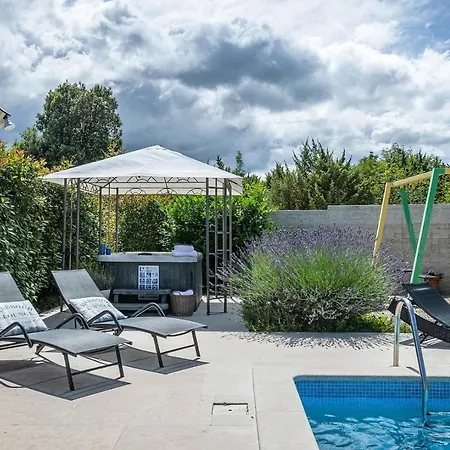 Spacious House / Pool / Jacuzzi / Playground / 6+2 Nyaraló *