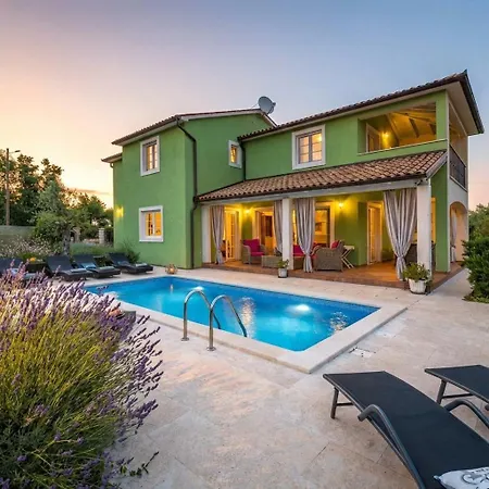 Spacious House / Pool / Jacuzzi / Playground / 6+2 Rakalj