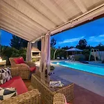 Spacious House / Pool / Jacuzzi / Playground / 6+2 Hébergement de vacances *