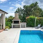 펜션 Spacious House / Pool / Jacuzzi / Playground / 6+2 Rakalj