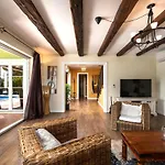 Spacious House / Pool / Jacuzzi / Playground / 6+2