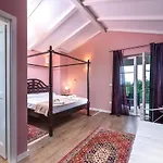 Spacious House / Pool / Jacuzzi / Playground / 6+2 Hébergement de vacances *
