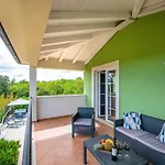 Spacious House / Pool / Jacuzzi / Playground / 6+2 Hébergement de vacances *