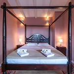Spacious House / Pool / Jacuzzi / Playground / 6+2 * Rakalj