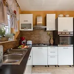 Hébergement de vacances Spacious House / Pool / Jacuzzi / Playground / 6+2
