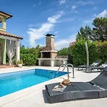 Spacious House / Pool / Jacuzzi / Playground / 6+2 Hébergement de vacances