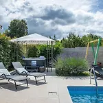 Spacious House / Pool / Jacuzzi / Playground / 6+2 Hébergement de vacances *