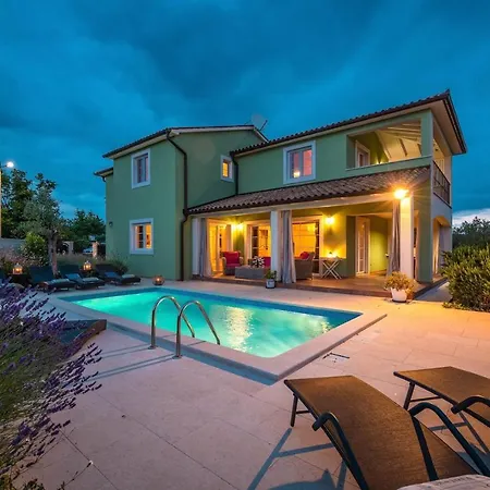 Spacious Holiday House / Pool / Jacuzzi / Playground / 6+2 Rakalj