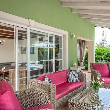 Dom wakacyjny Spacious House / Pool / Jacuzzi / Playground / 6+2