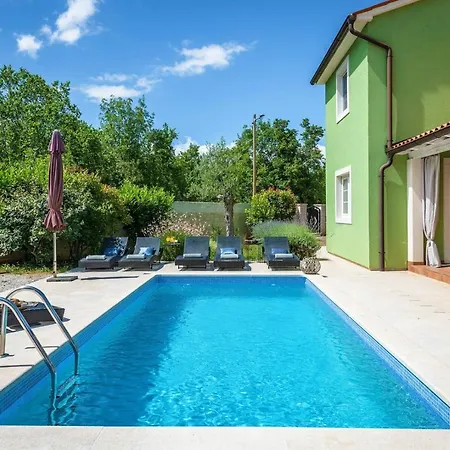 Dom wakacyjny Spacious House / Pool / Jacuzzi / Playground / 6+2 *