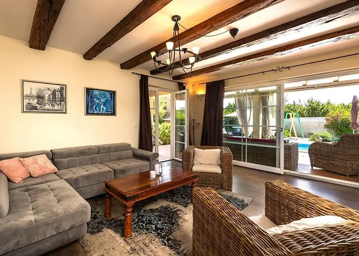Spacious House / Pool / Jacuzzi / Playground / 6+2 Vakantiehuis