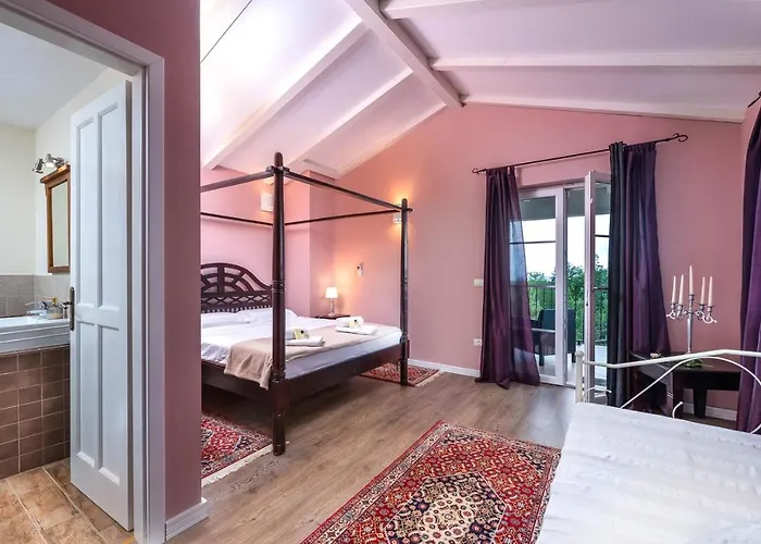 Spacious House / Pool / Jacuzzi / Playground / 6+2 Vakantiehuis *