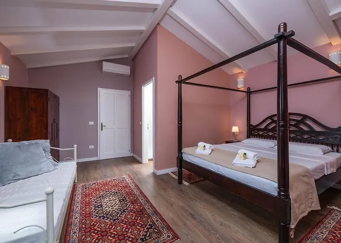 Spacious House / Pool / Jacuzzi / Playground / 6+2 Vakantiehuis *