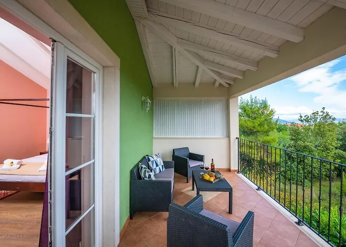 Spacious House / Pool / Jacuzzi / Playground / 6+2 Vakantiehuis *