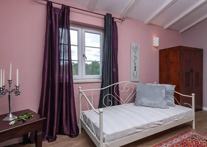 Spacious House / Pool / Jacuzzi / Playground / 6+2 Vakantiehuis *