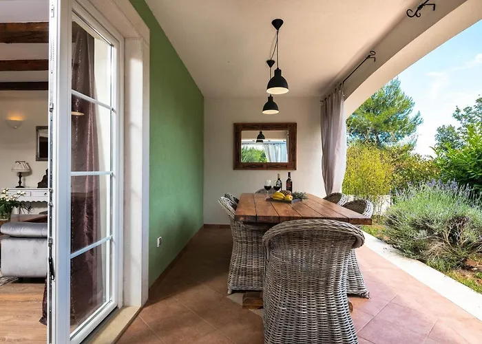 Spacious House / Pool / Jacuzzi / Playground / 6+2 *
